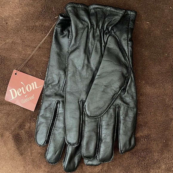 NWT. Men’s black leather gloves. Size medium. - Picture 2 of 4
